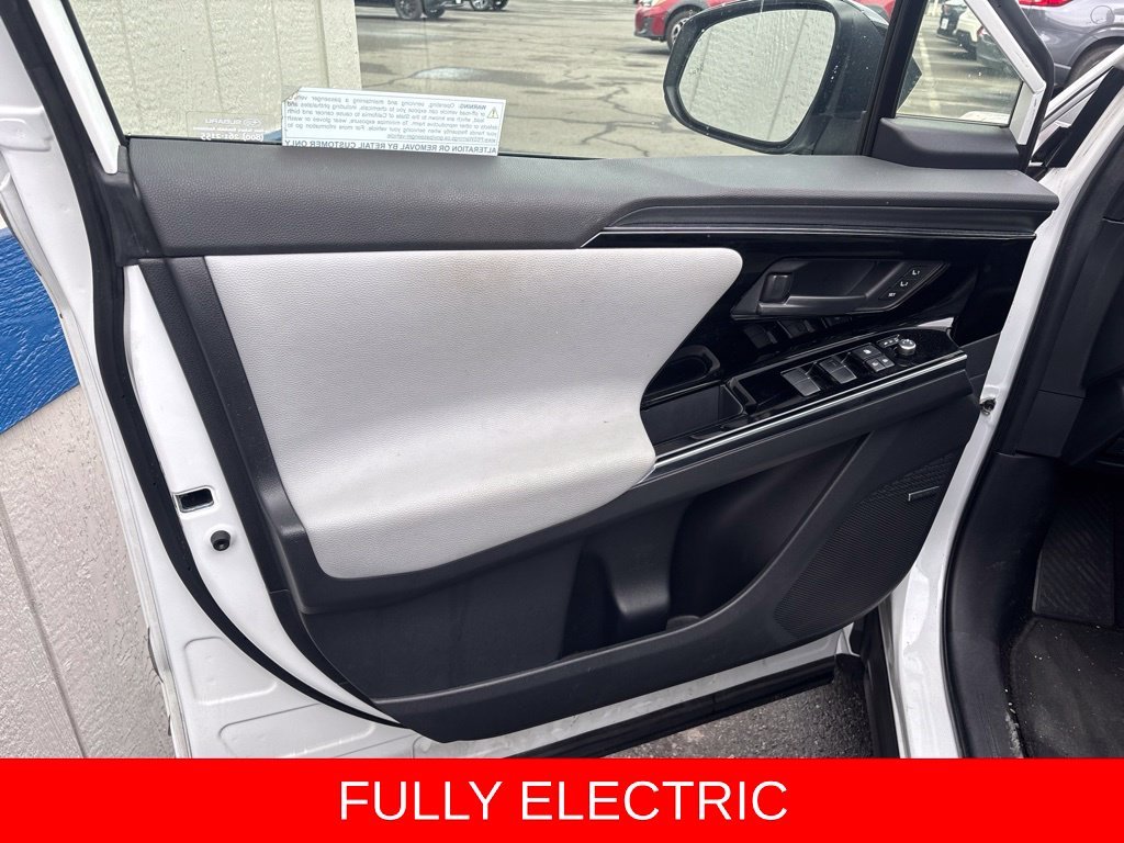 Used 2023 Cosmic White Subaru Limited image 9