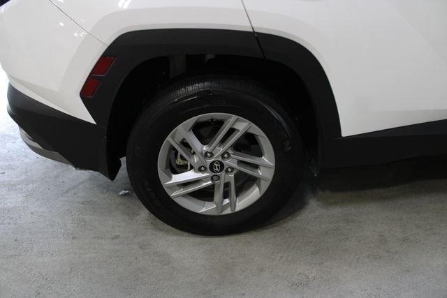 Used 2025 White Pearl Hyundai SE image 32