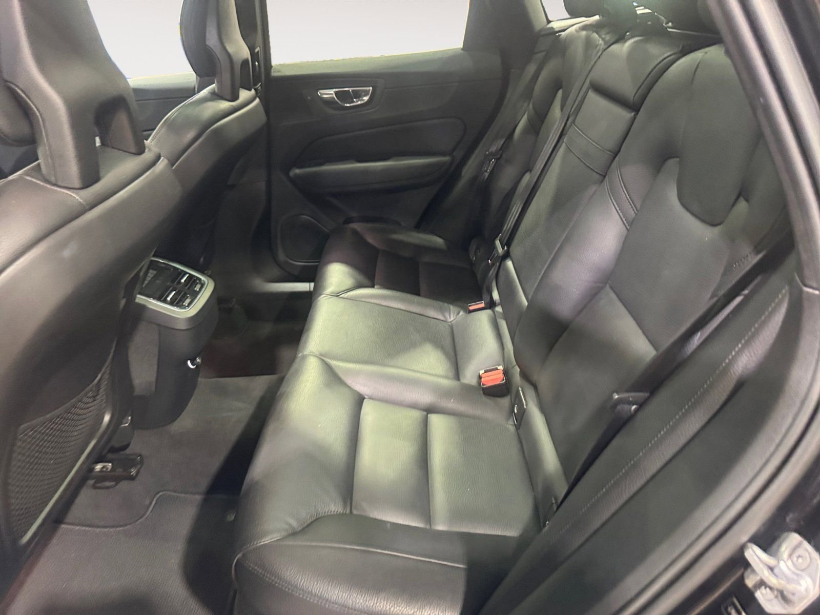 Used 2018 Black Volvo T6 Inscription image 14