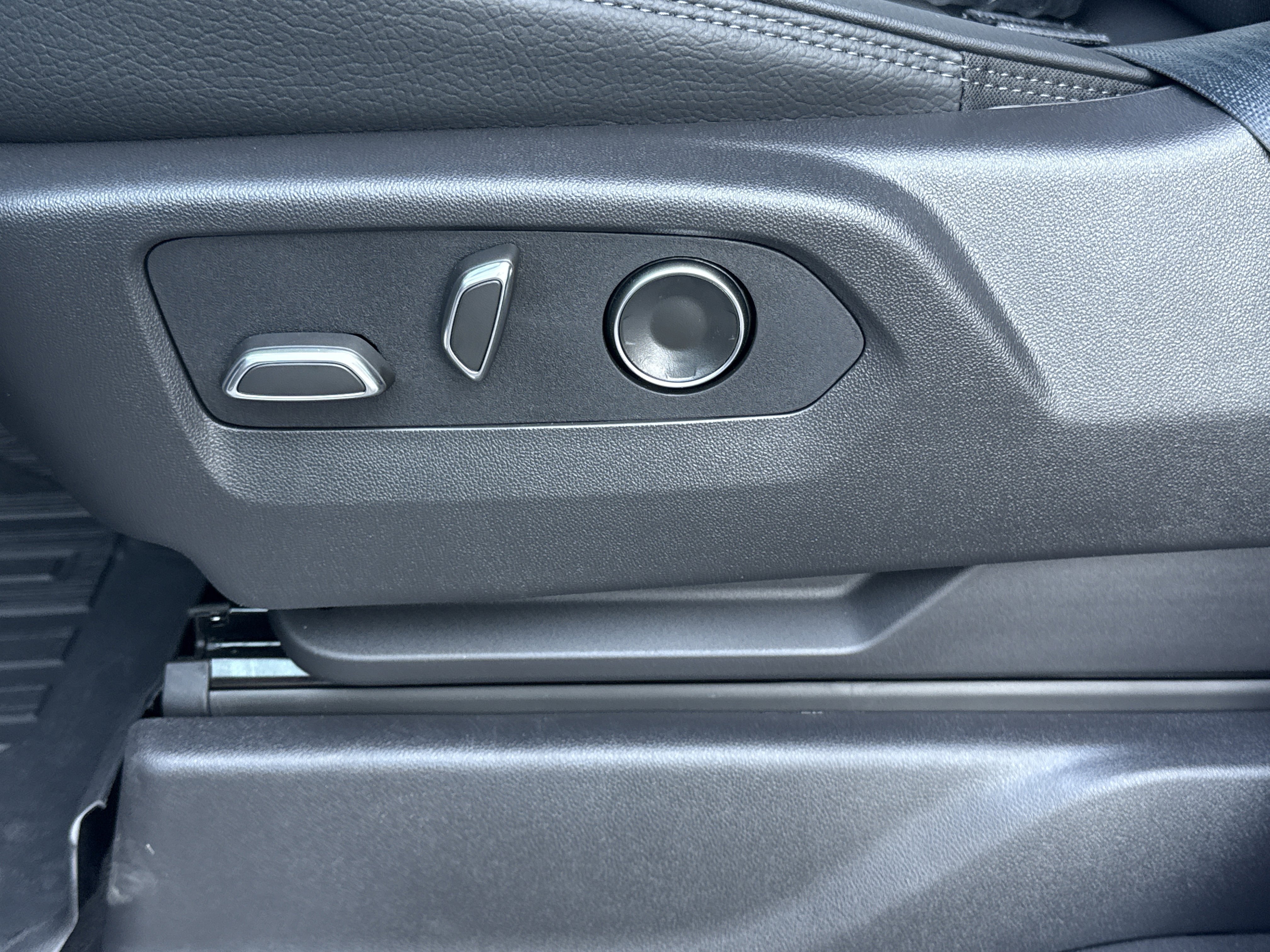 2026 GMC Sierra 3500HD Denali - Photo 20
