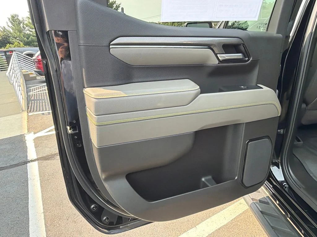Used 2025 Black Chevrolet ZR2 image 18