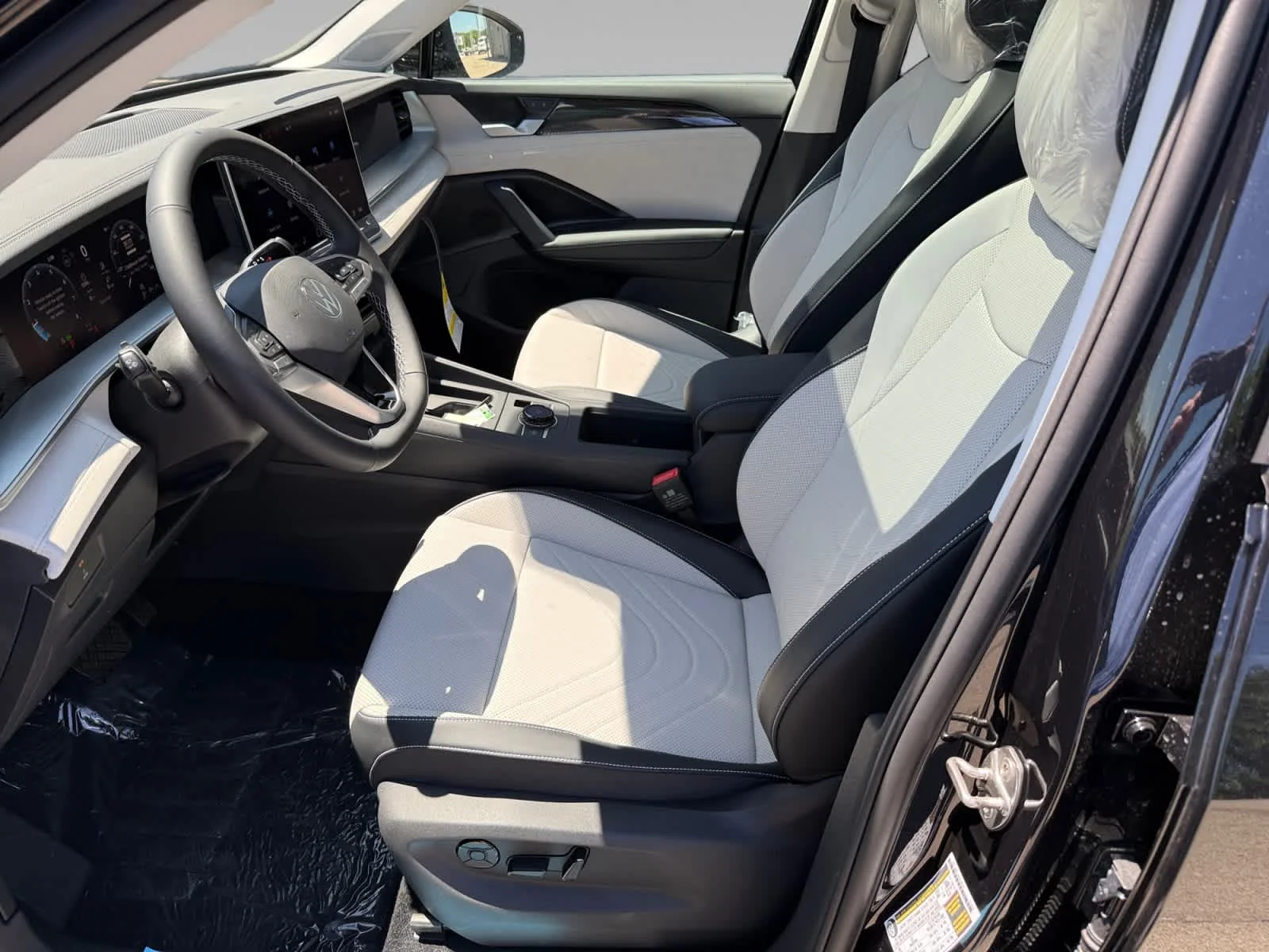 2026 Volkswagen Tiguan SE - Photo 11