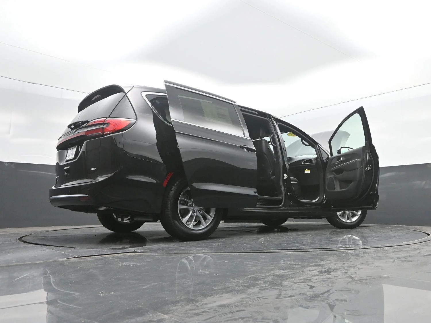 New 2027 Diamond Black Crystal Pearl-Coat Exterior Paint Chrysler Select image 50