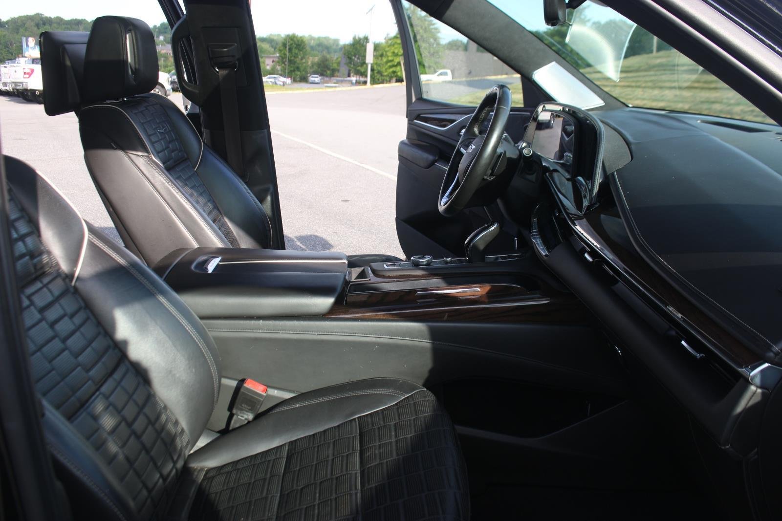 Used 2021 BLACK RAVEN Cadillac Sport Platinum image 36
