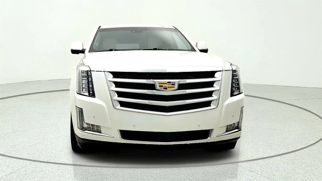Used 2018 Crystal White Tricoat Cadillac 4WD 4dr Premium Luxury image 2