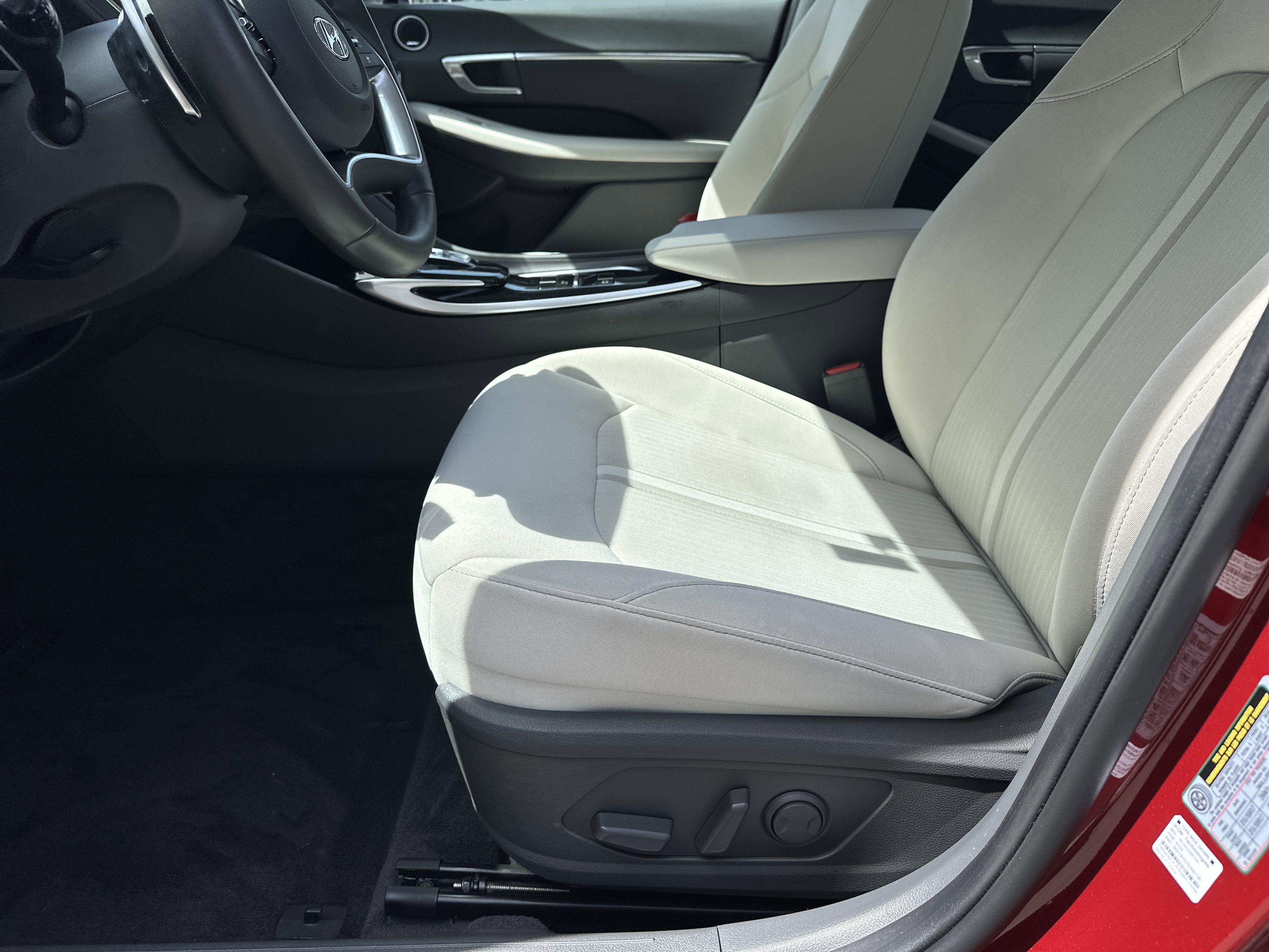 Used 2023 Ultimate Red Hyundai SEL image 11