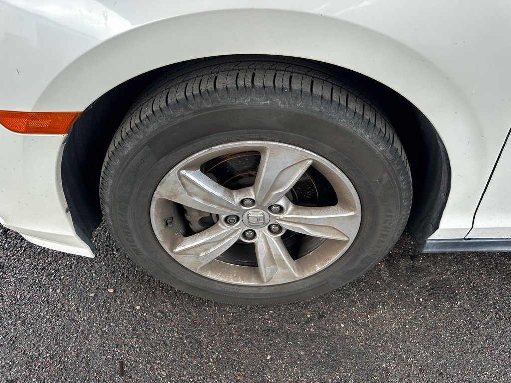 Used 2018 White Diamond Pearl Honda EX-L image 19