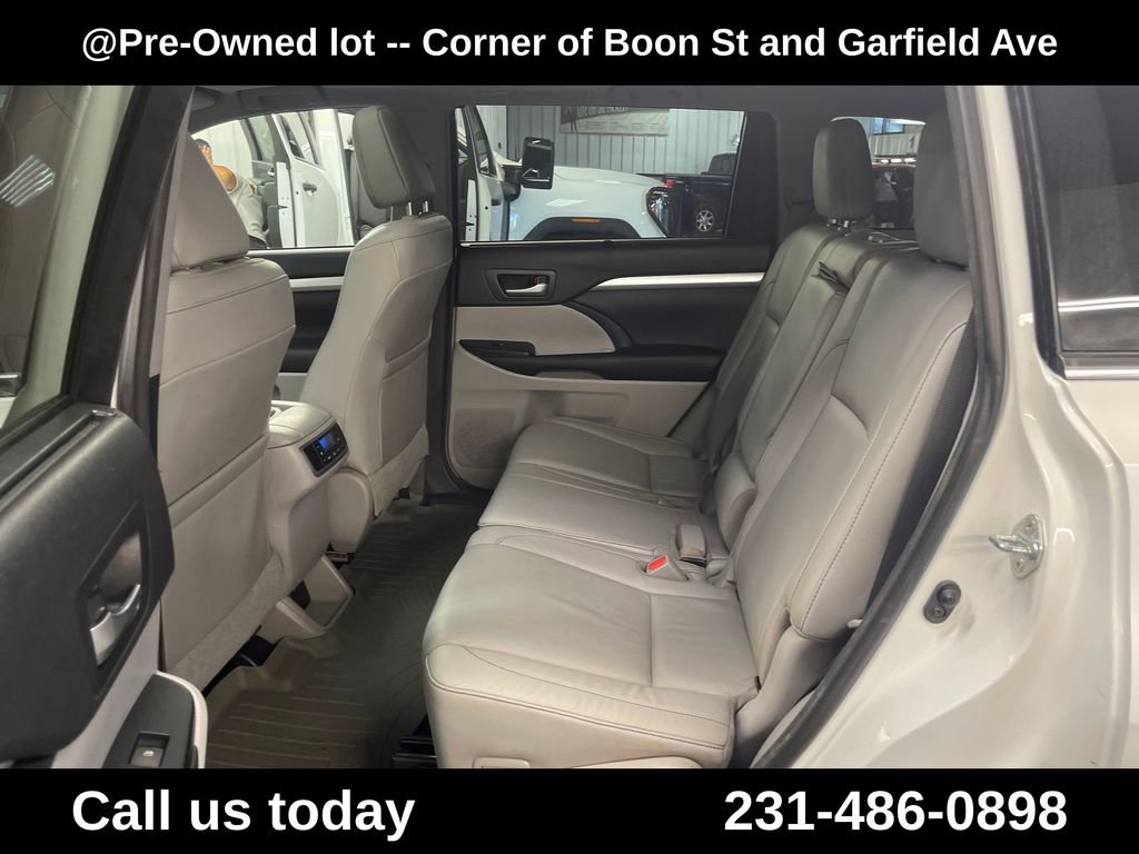 Used 2017 White Toyota XLE image 26