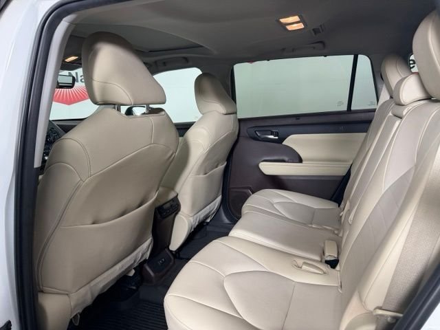 Used 2020 Blizzard Pearl Toyota XLE image 4