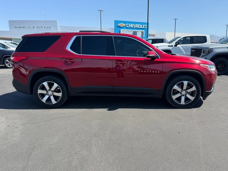 Used 2018 Chevrolet Traverse 3LT with VIN 1GNERHKW9JJ240095 for sale in Pahrump, NV