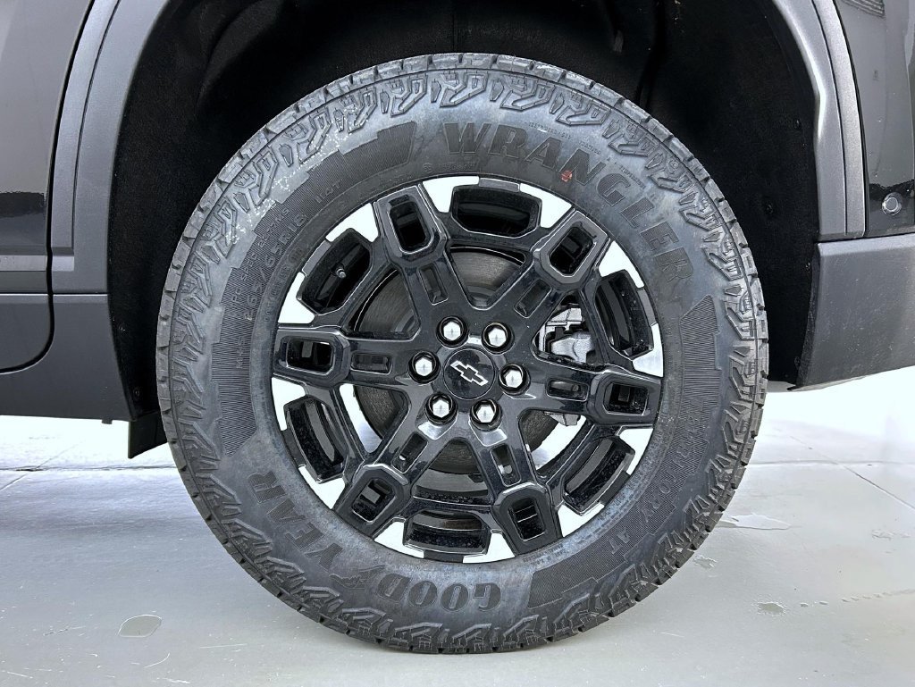 New 2027 Mosaic Black Metallic Chevrolet Z71 image 23