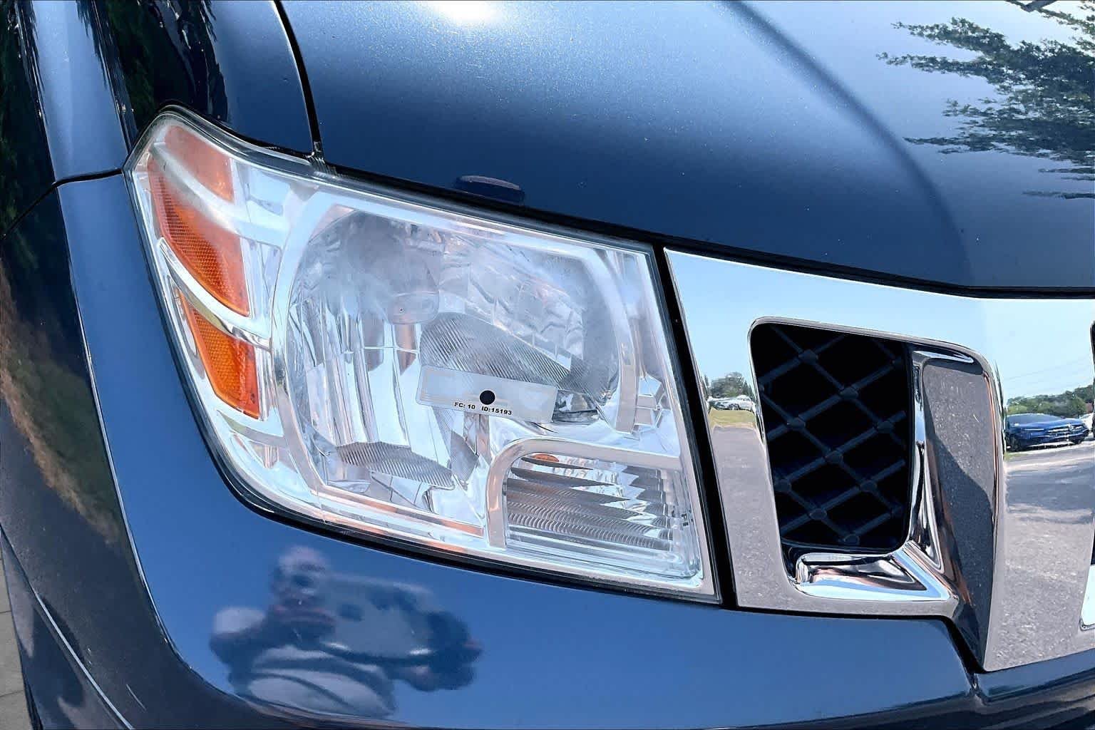 Used 2016 Arctic Blue Metallic Nissan SV image 25