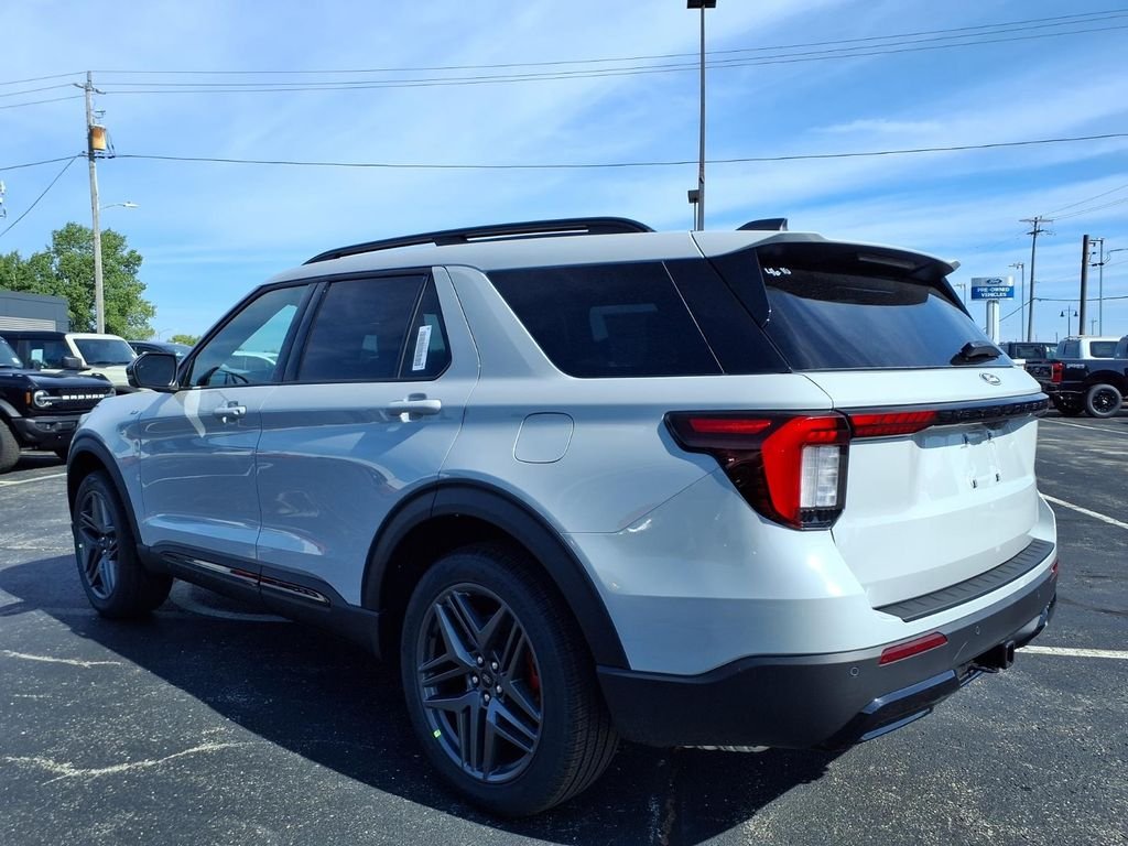 New 2027 Avalanche Gray Ford ST-Line image 2