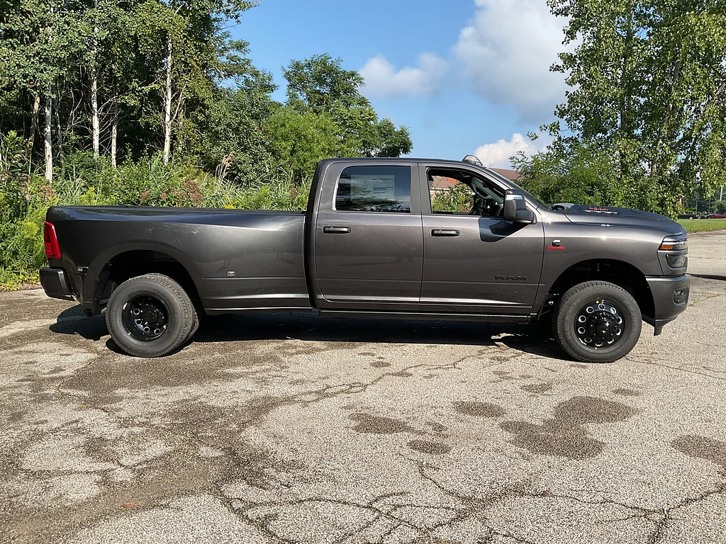 New 2027 Granite Crystal Metallic Clearcoat RAM Laramie image 4