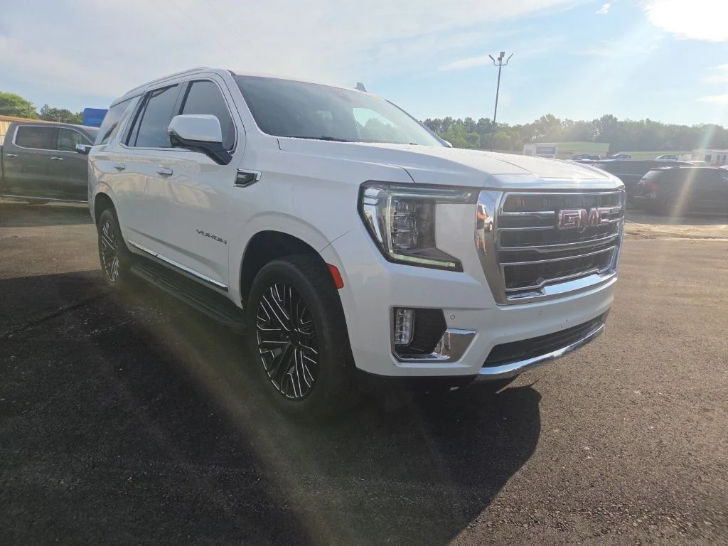 Used 2022 White GMC SLT image 1