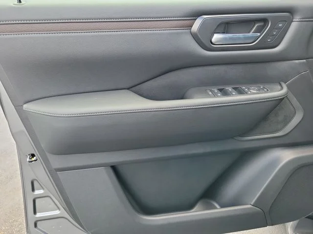 New 2026 Gun Metallic Nissan SL image 18