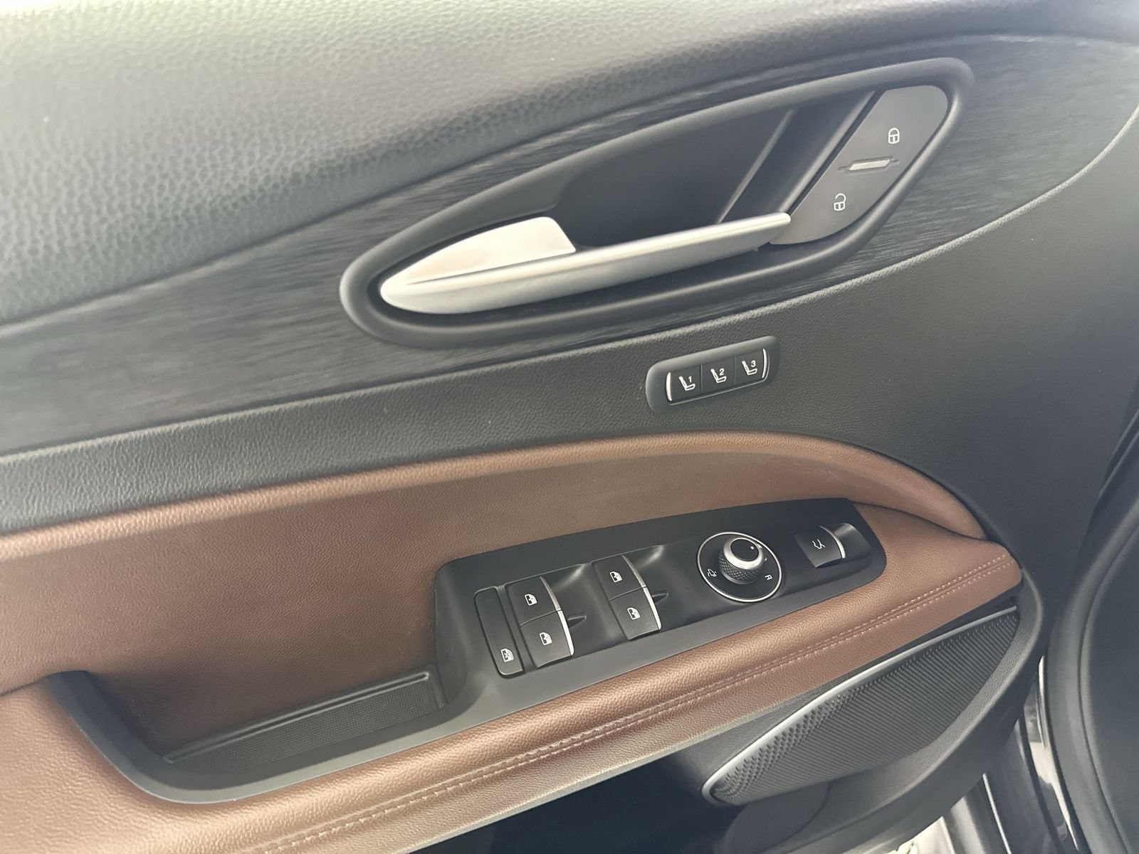Used 2020 Black Alfa Romeo Base image 13