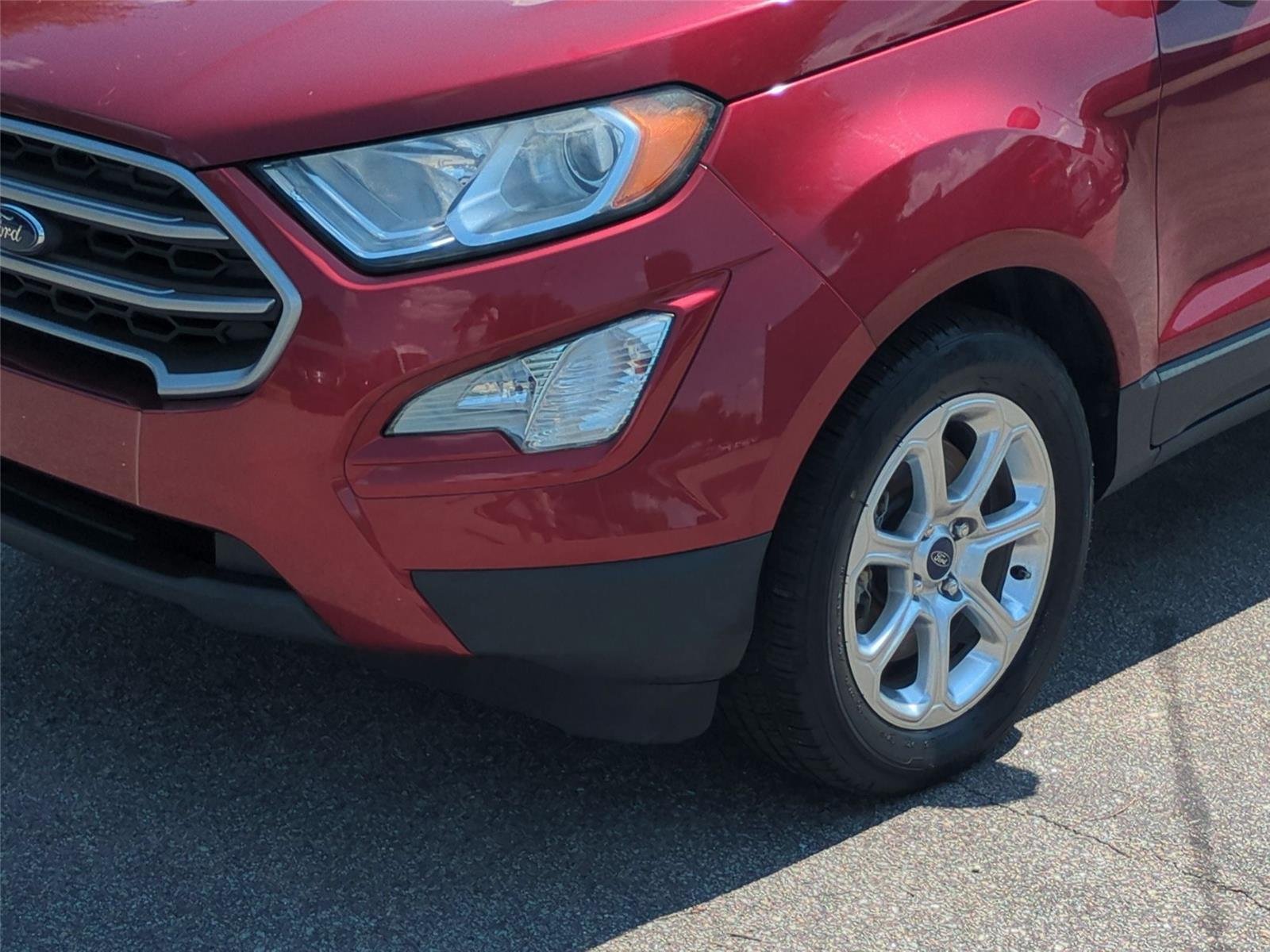 Used 2020 Ruby Red Metallic Tinted Clearcoat Ford SE image 9