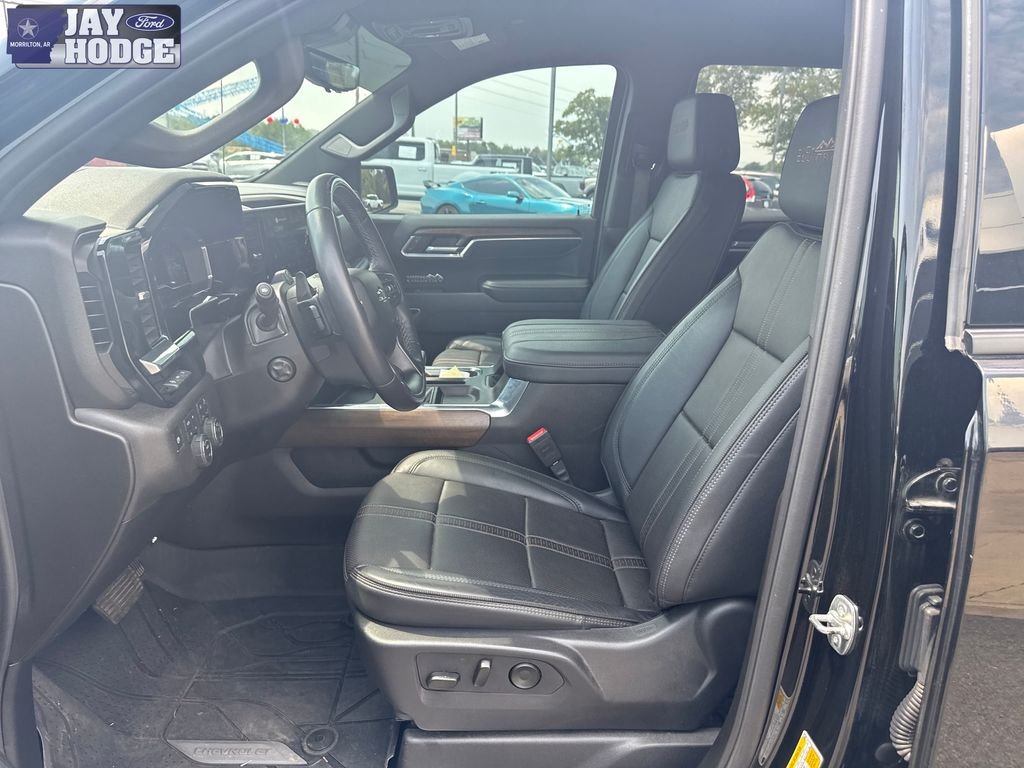 Used 2025 Black Chevrolet High Country image 12