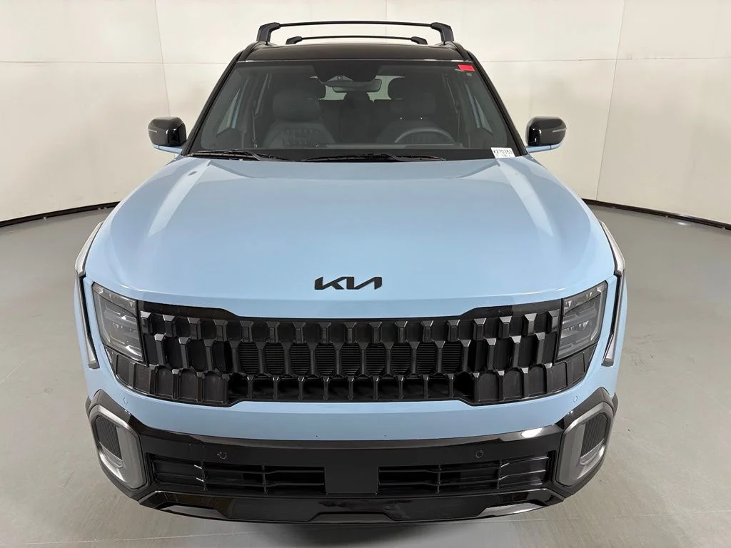 New 2027 Frost Blue / Black Roof Kia X-Line S image 3