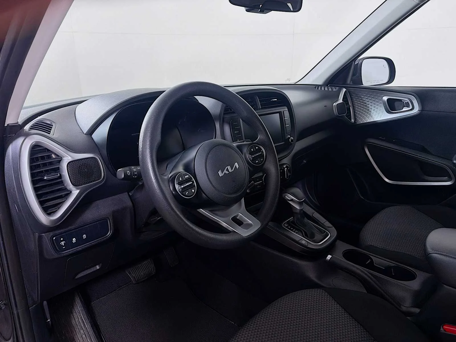 Used 2023 Fusion Black Kia LX image 7