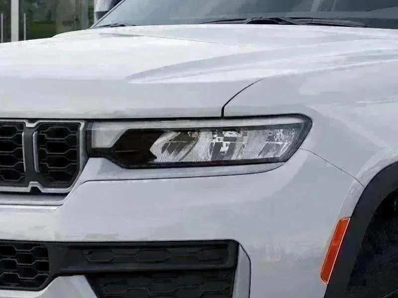 New 2026 Bright White Clearcoat Jeep Laredo image 36