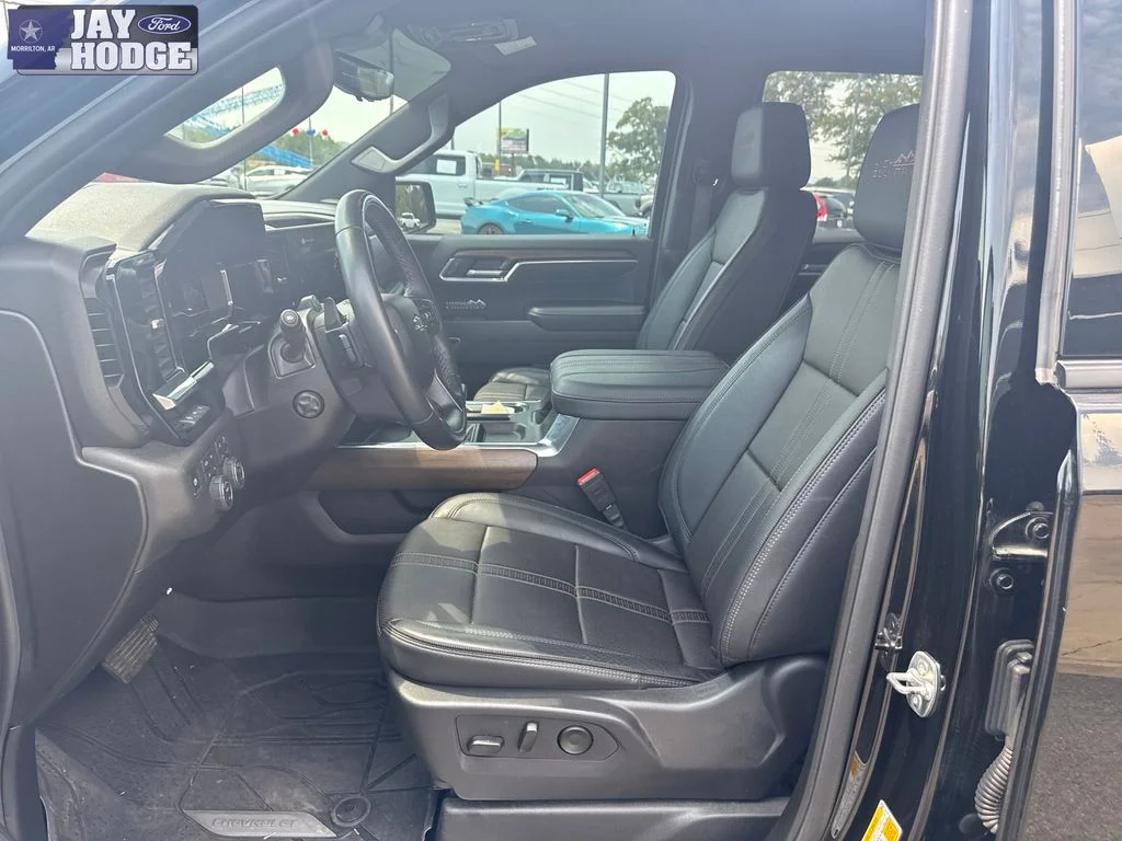 Used 2025 Black Chevrolet High Country image 12