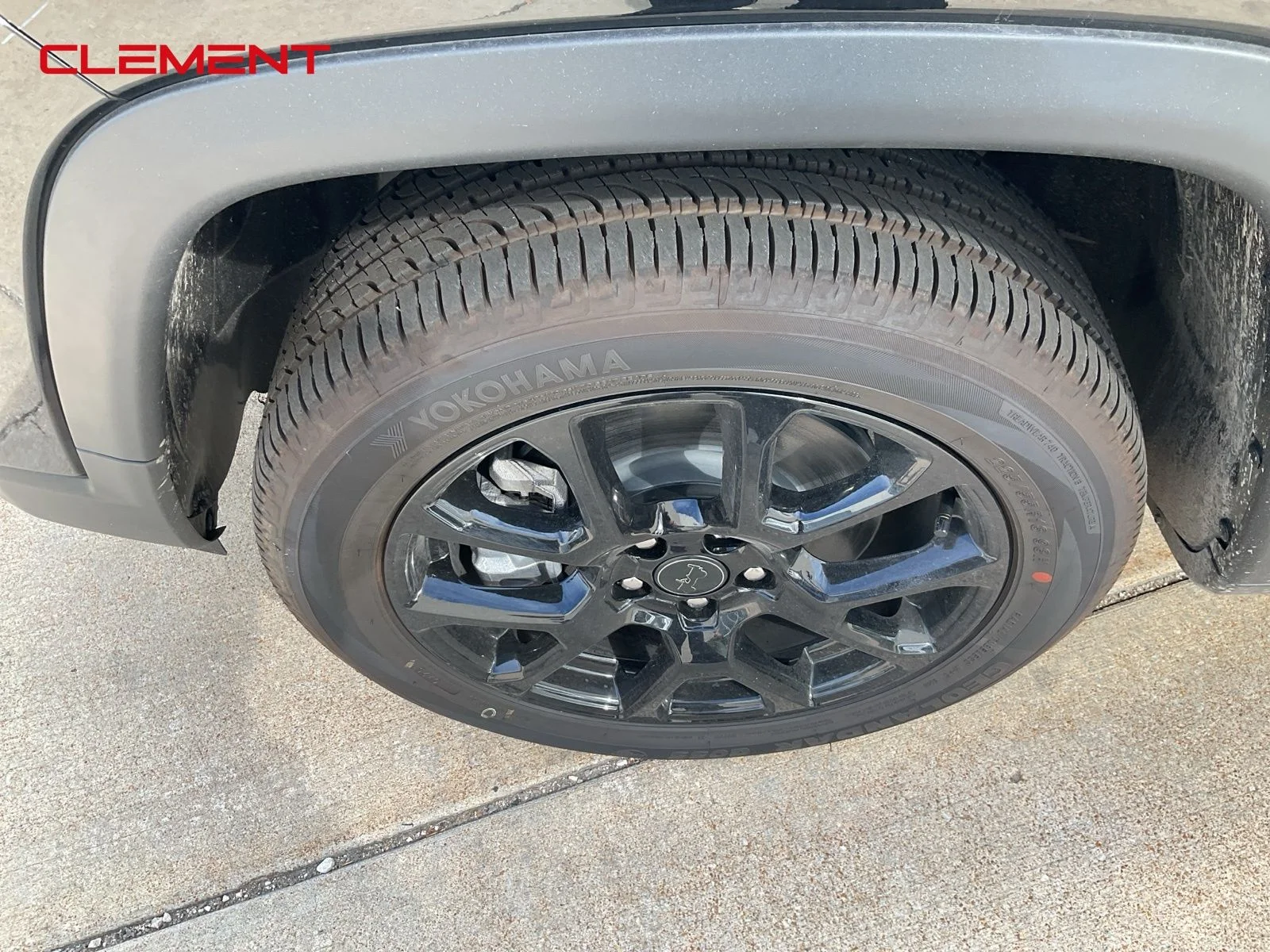 New 2026 Diamond Black Crystal Pearlcoat Jeep Latitude image 6
