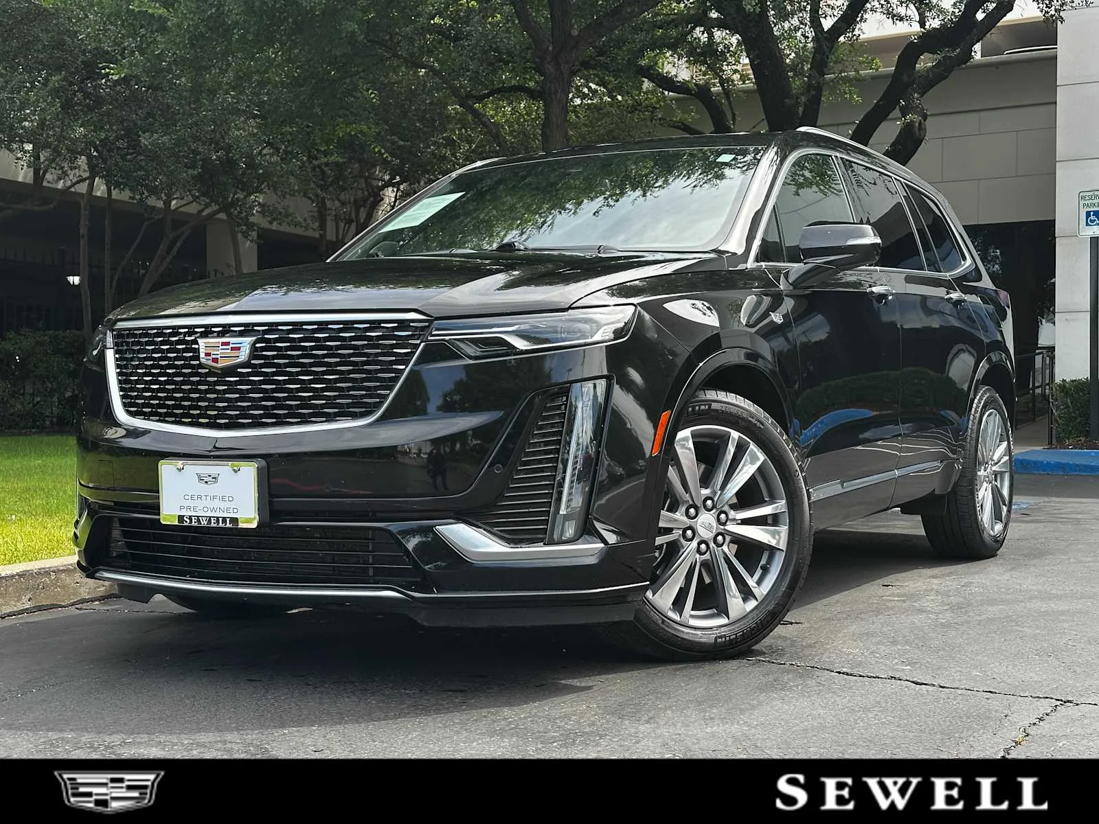 2025 Cadillac XT6 Premium Luxury Auto's photo
