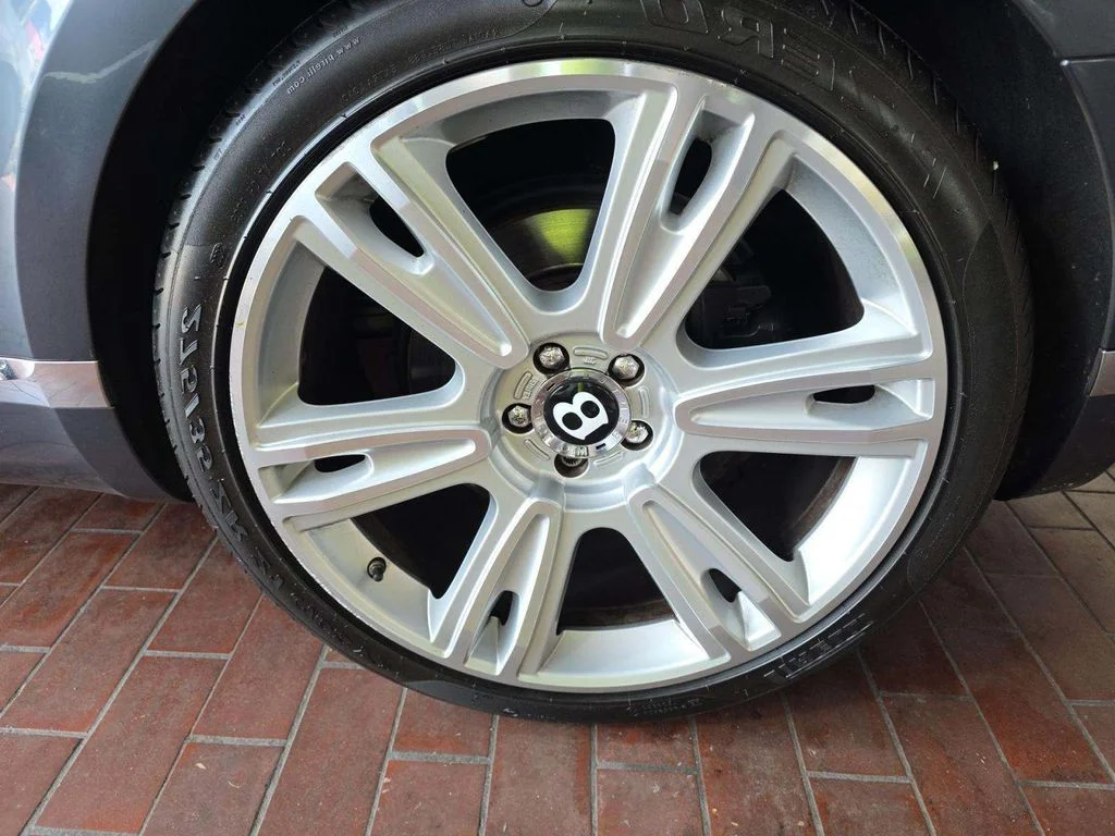 Used 2013 Blue Bentley V8 image 16