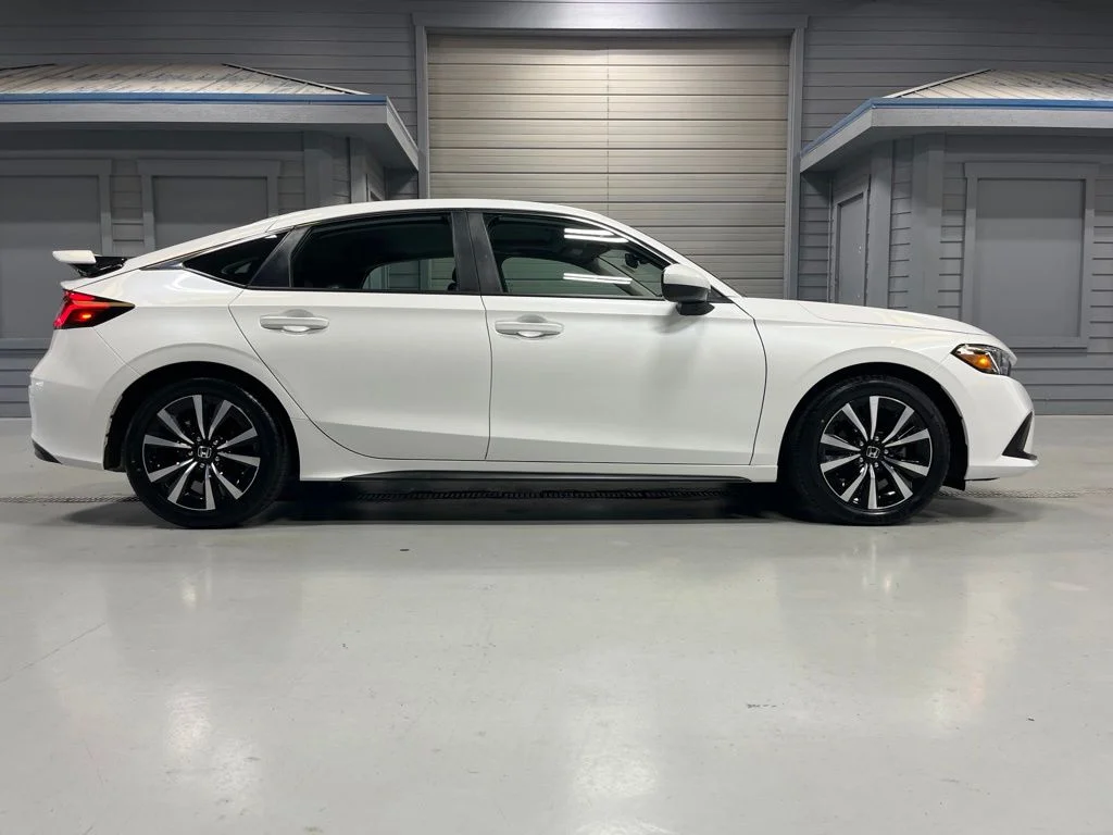 2024 Honda Civic Hatchback EX-L - Photo 8