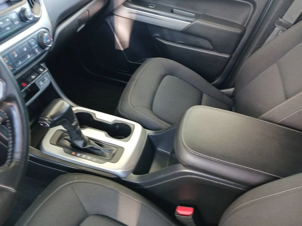 Used 2018 SILVER ICE METALLIC Chevrolet 4WD LT image 11