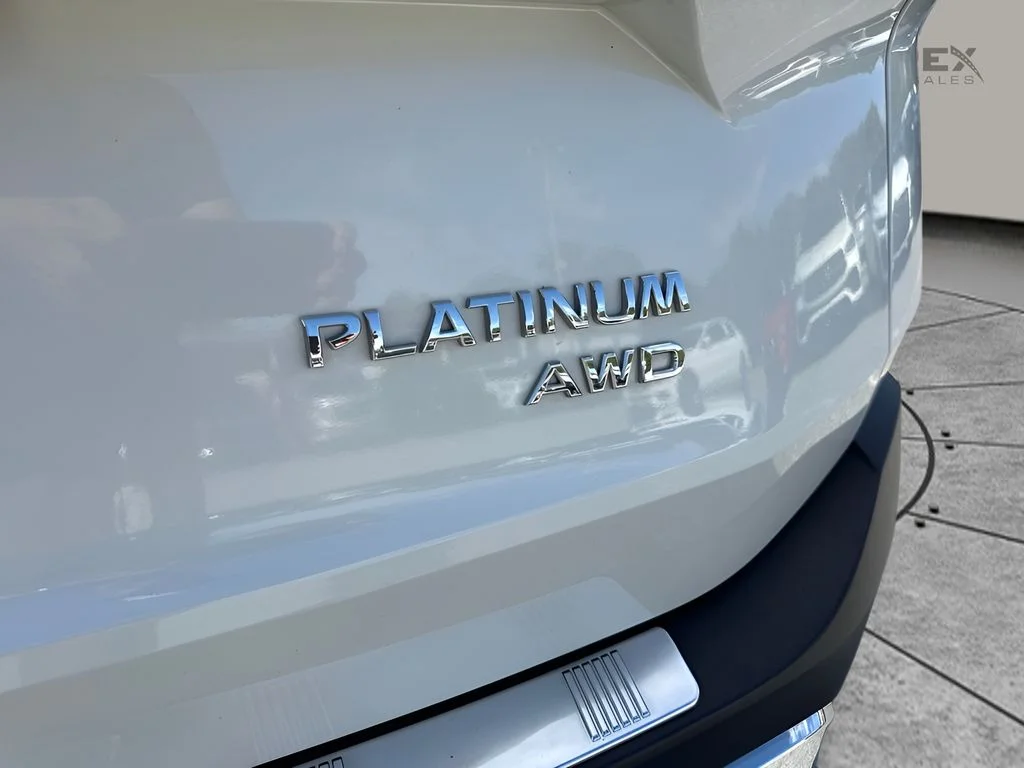 Used 2023 White Nissan Platinum image 26