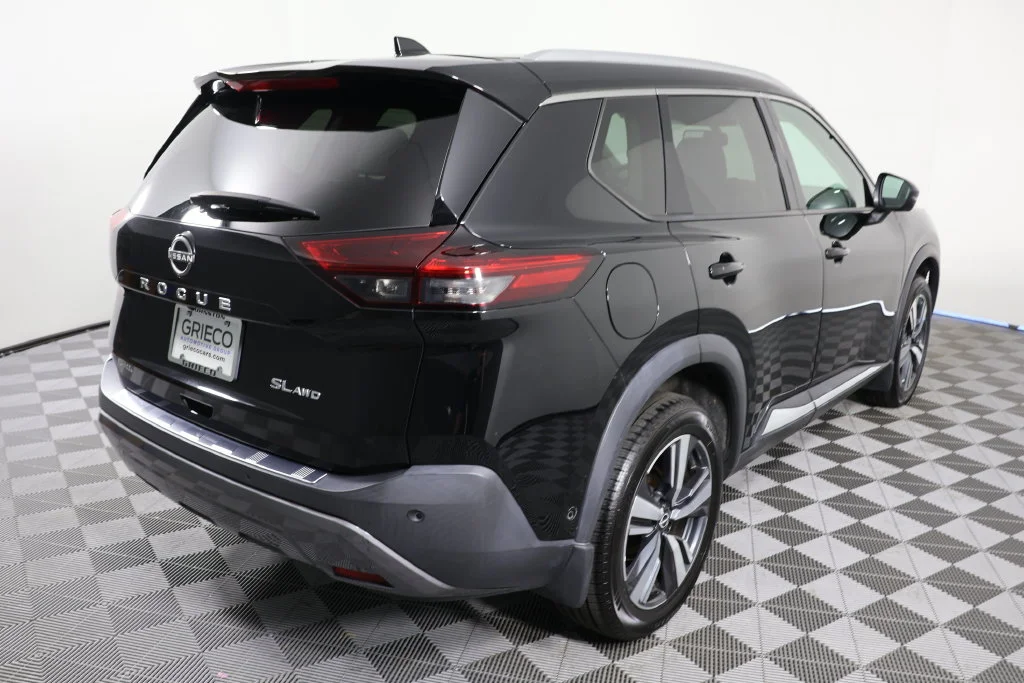 Used 2023 Super Black Nissan SL image 8