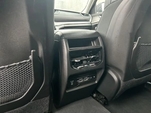 Used 2023 Silver Jeep Limited image 23