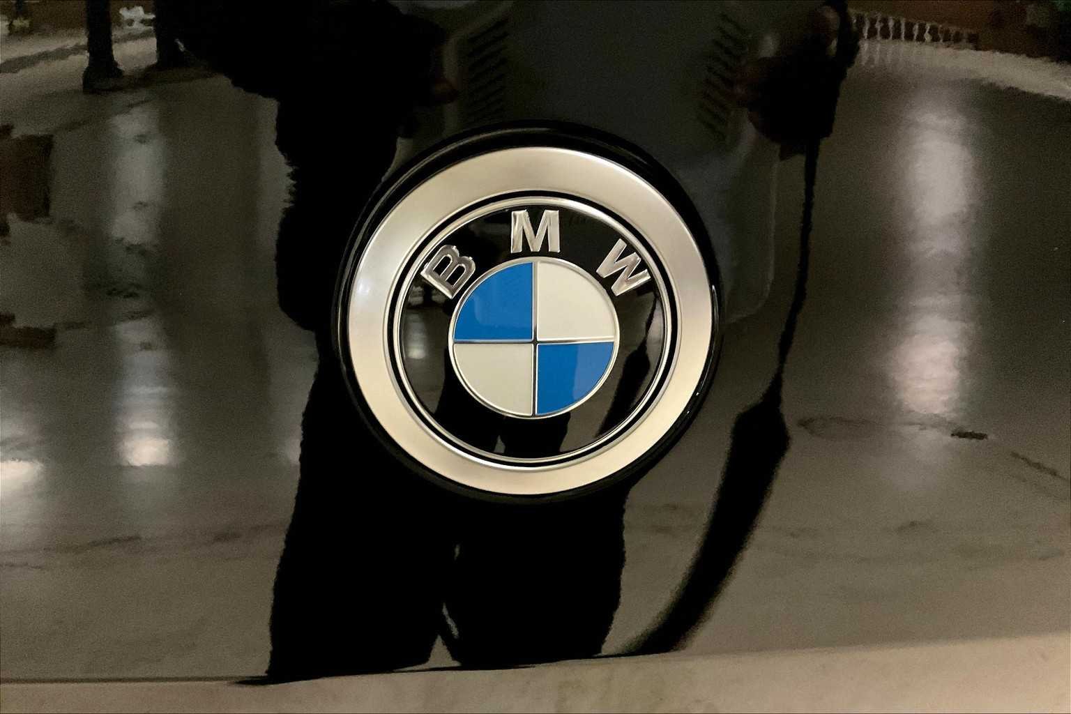 Used 2026 Black Sapphire Metallic BMW xDrive28i image 15