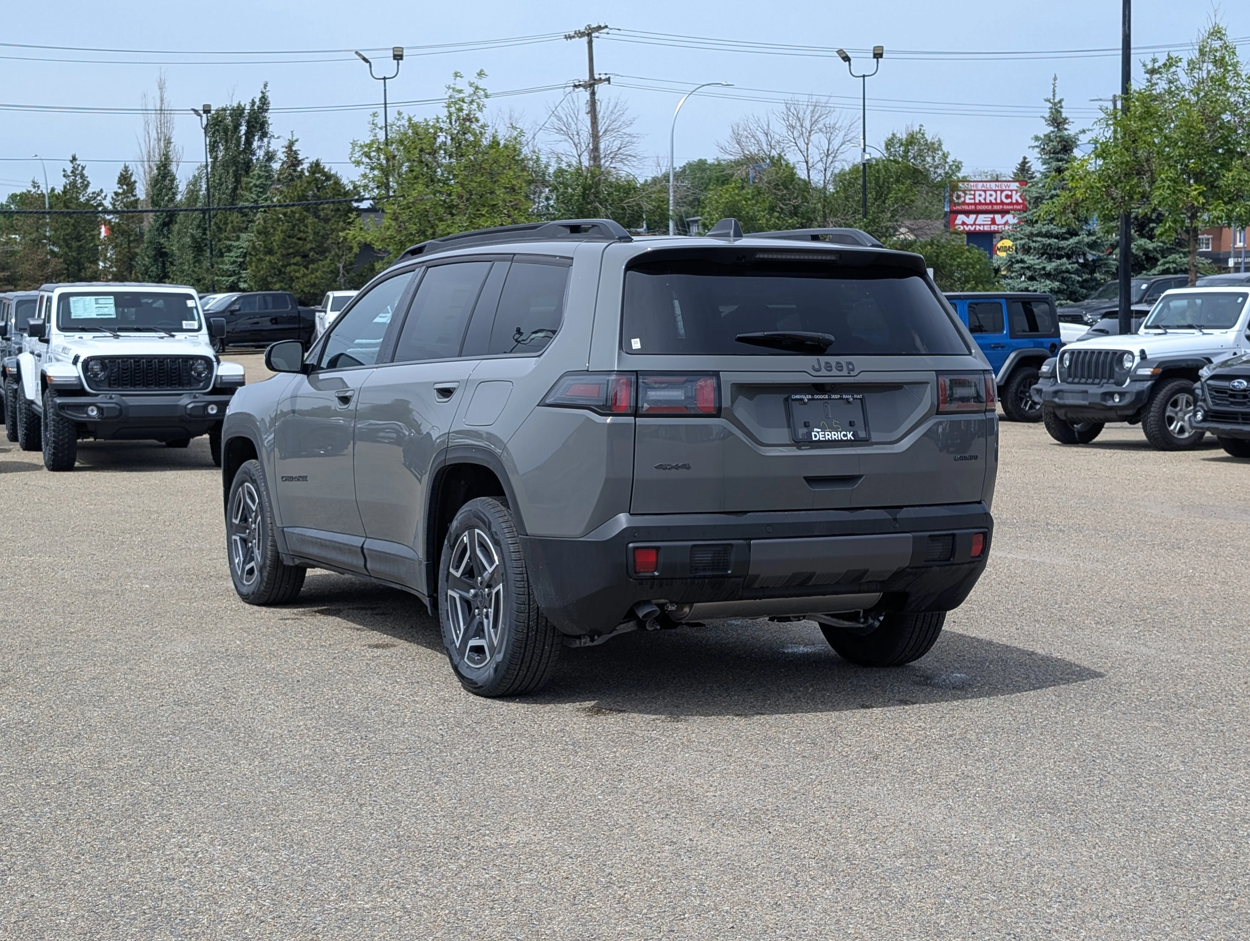 New 2026 Sting-Grey Jeep Laredo image 4