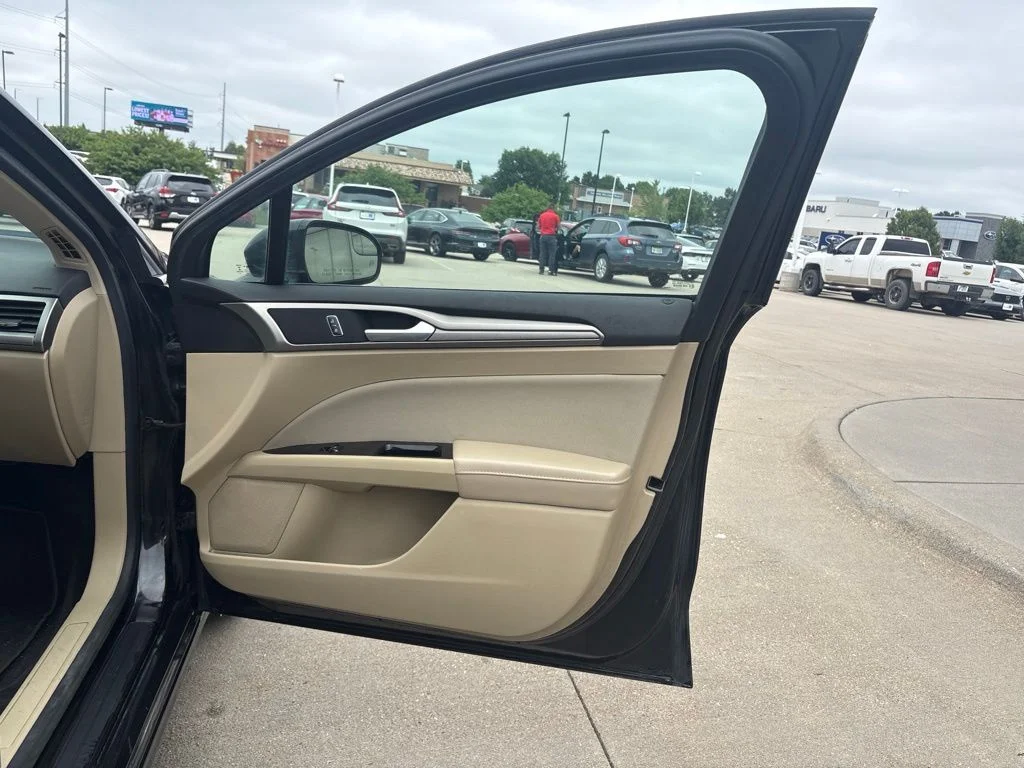 Used 2014 Tuxedo Black Metallic Ford SE image 21