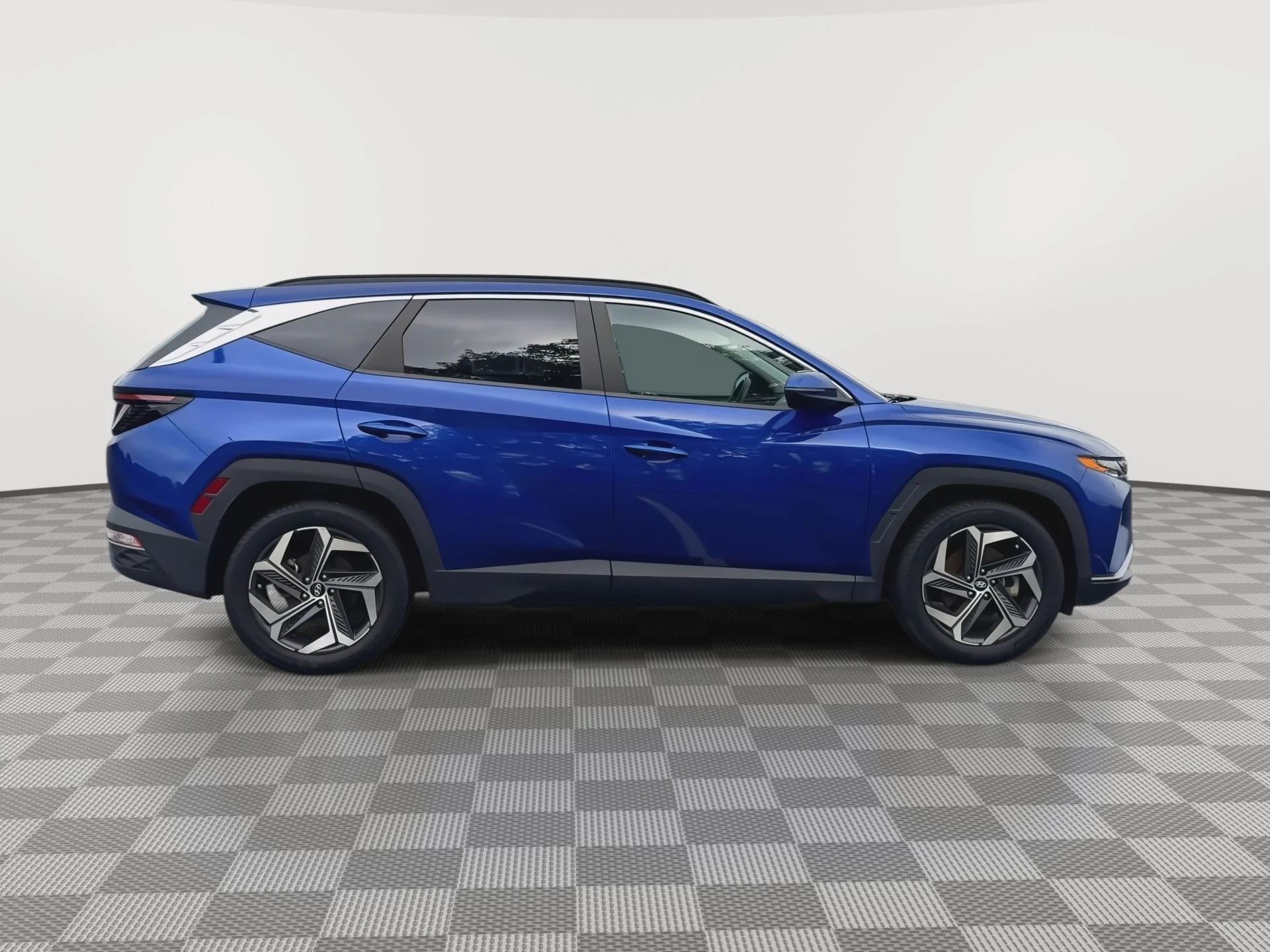 Used 2022 Intense Blue Hyundai SEL image 9