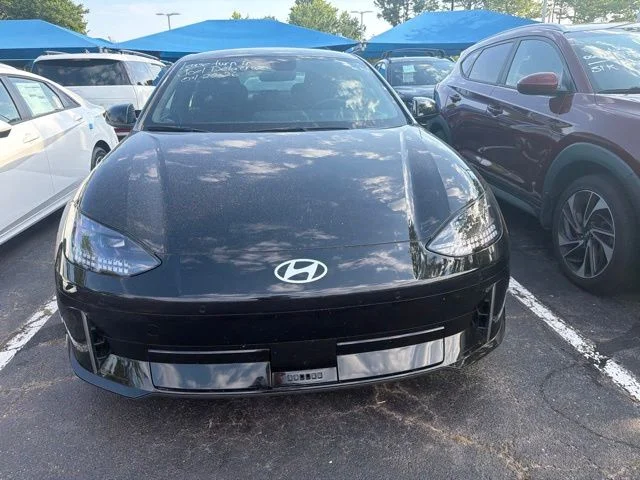 Used 2024 Onyx Black Hyundai SE image 3