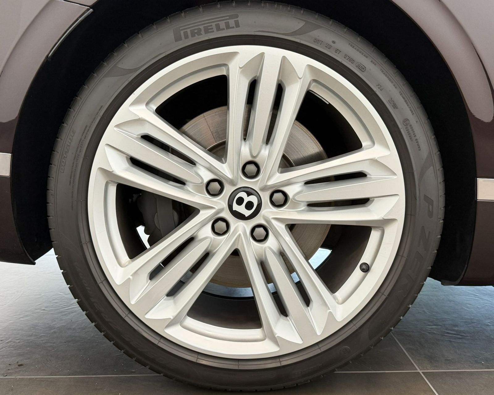 Used 2023 Brown Bentley V8 image 6