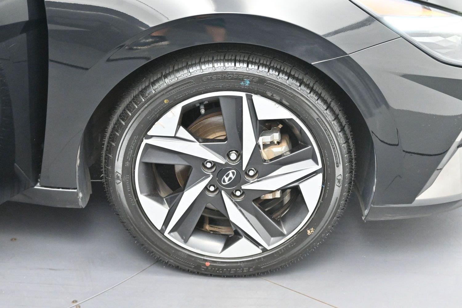 Used 2021 Phantom Black Hyundai Limited image 32
