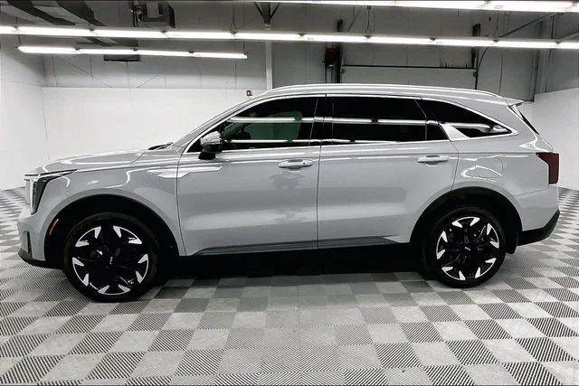 Used 2025 Wolf Gray Kia EX image 14
