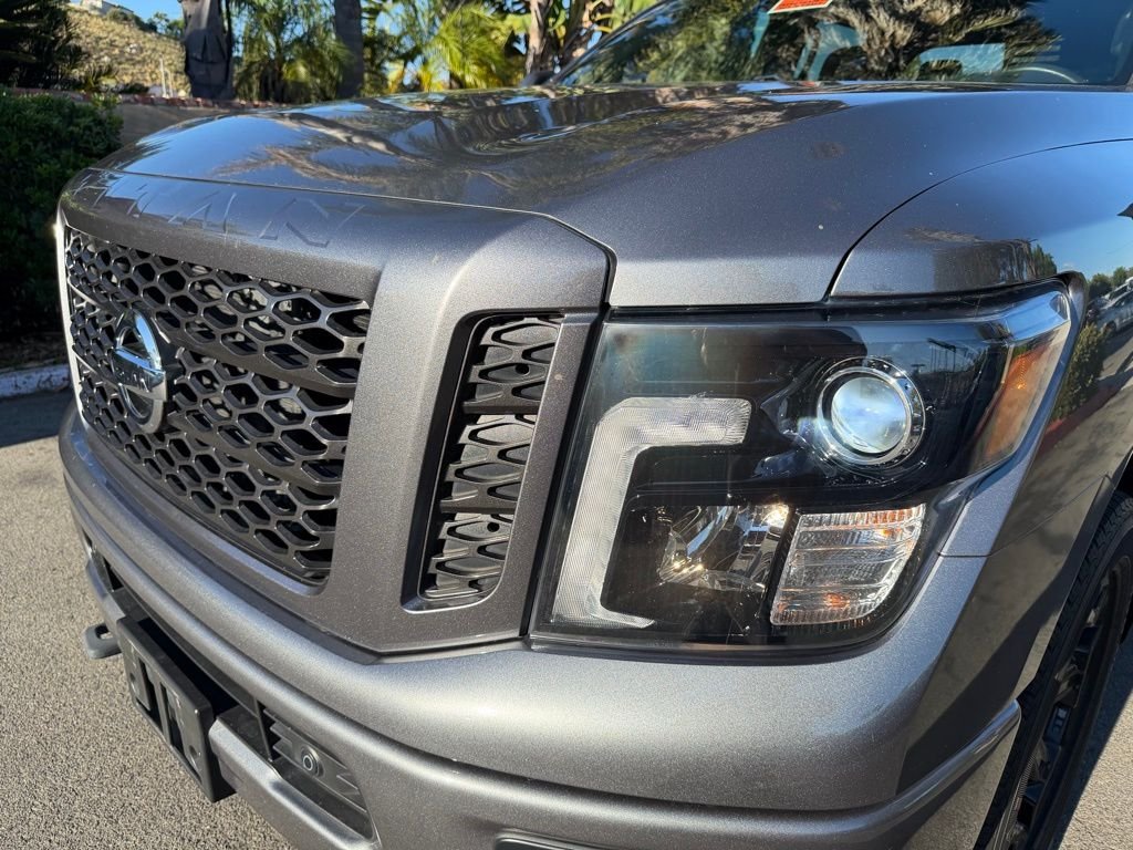 Used 2018 Gray Nissan SV image 4