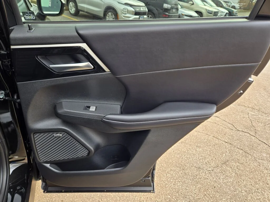 New 2026 Black Mitsubishi SE image 9