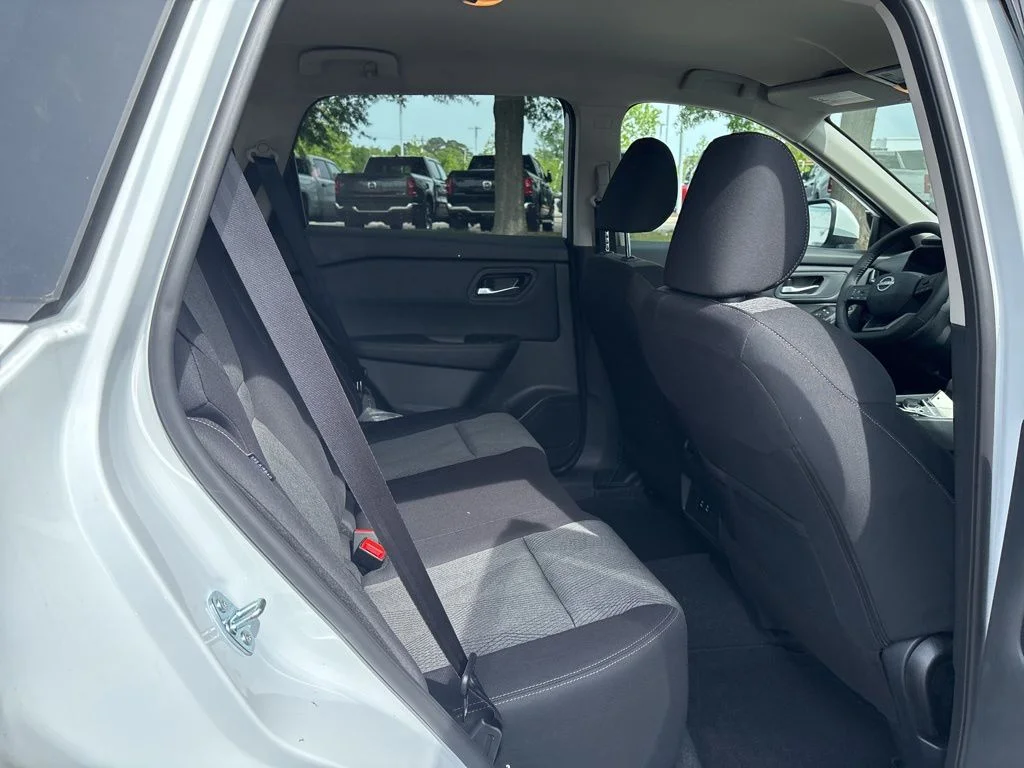 New 2026 Everest White Pearl TriCoat Nissan SV image 17