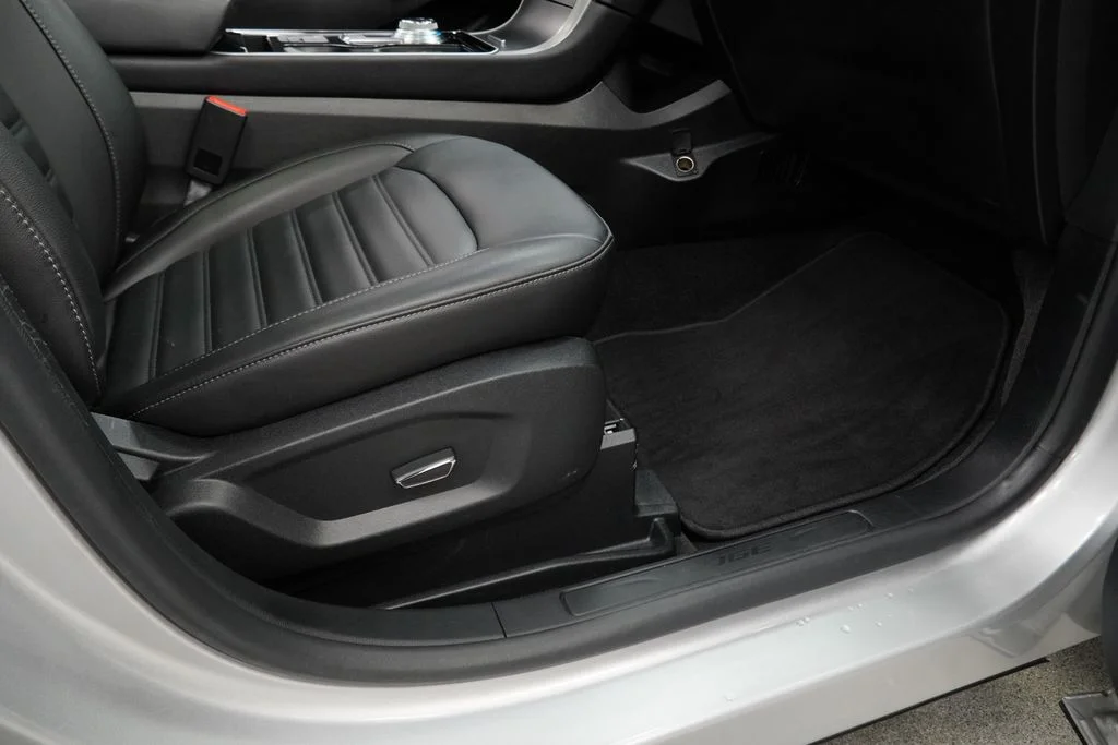 Used 2019 Silver Ford SEL image 50