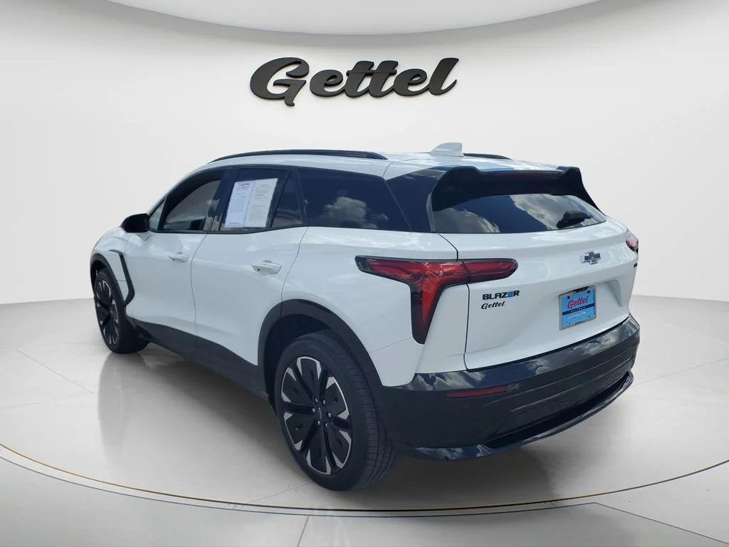 Used 2024 Summit White Chevrolet RS image 7