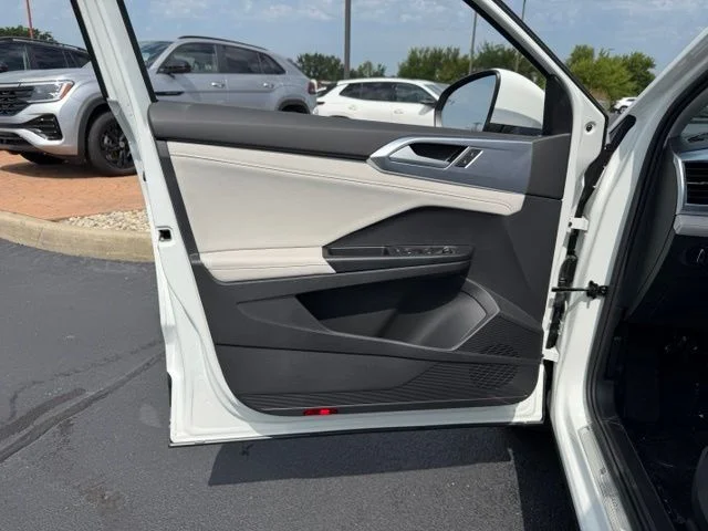 New 2026 Pure White Volkswagen 1.5T SE image 14