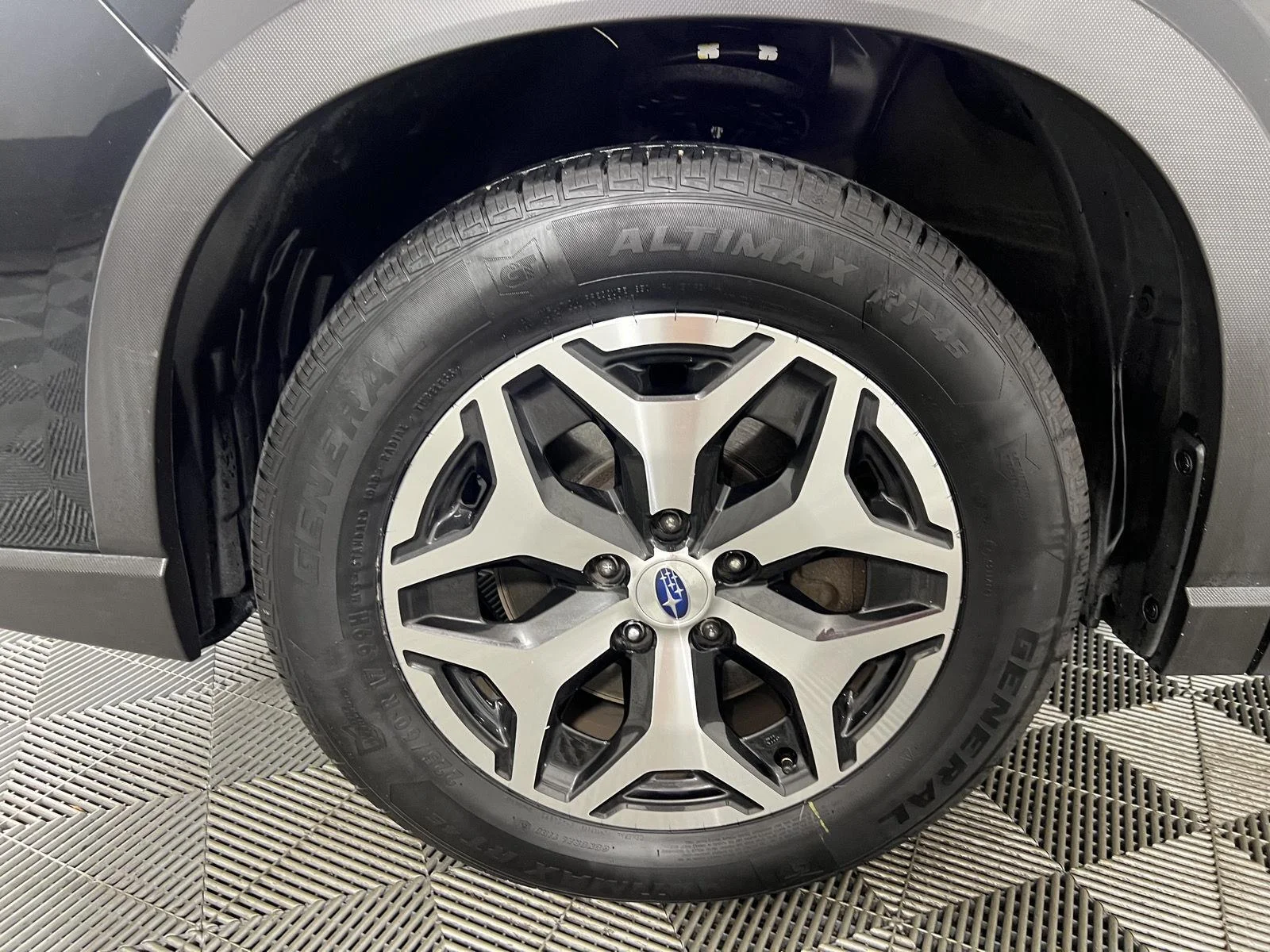 Used 2021 Crystal Black Silica Subaru Premium image 22